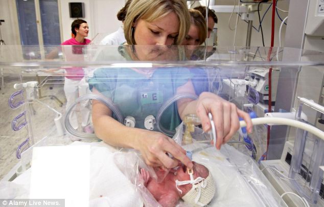 mother-23-gives-birth-countrys-naturally-conceived-quintuplets