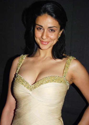 bollywood-celebrities-in-revealing-outfits
