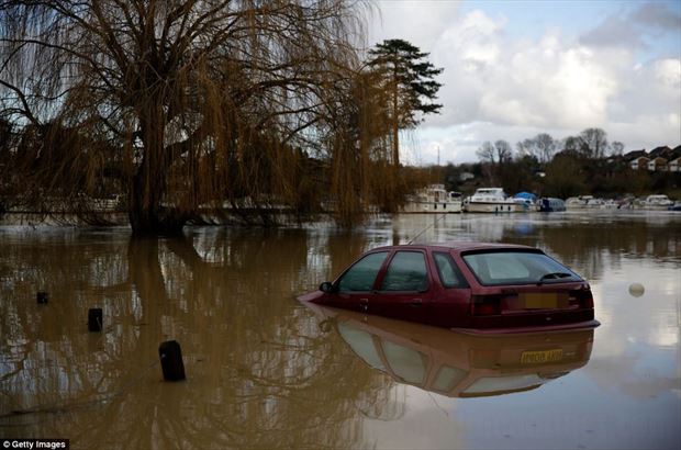 Flooding ruins Christmas for thousands of uk