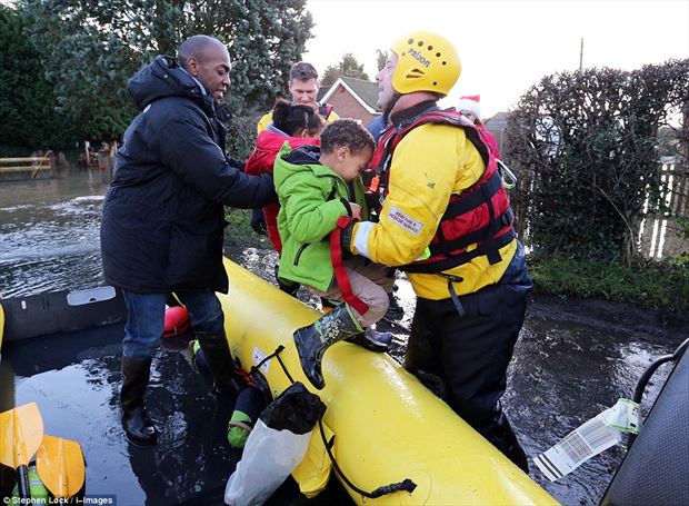 Flooding ruins Christmas for thousands of uk