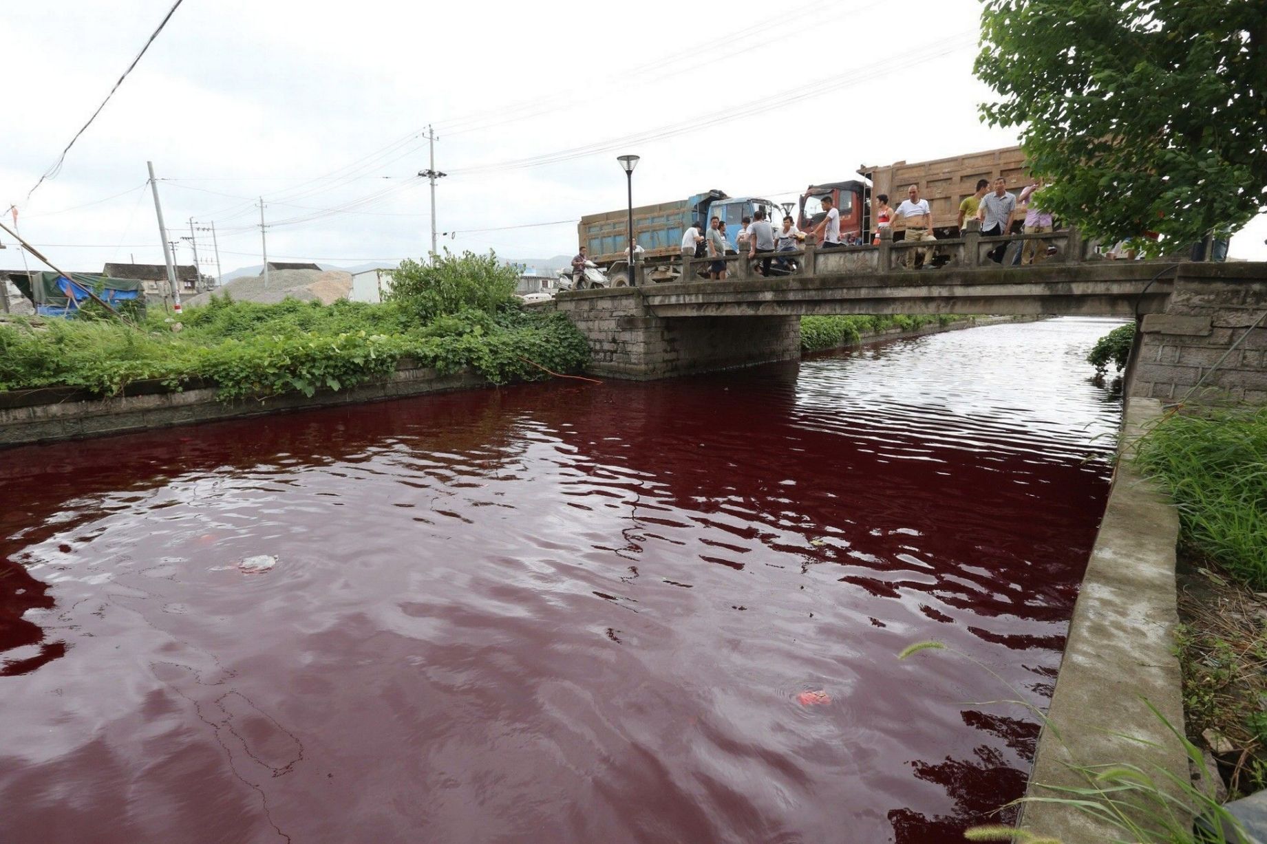 Загрязнение рек промышленно