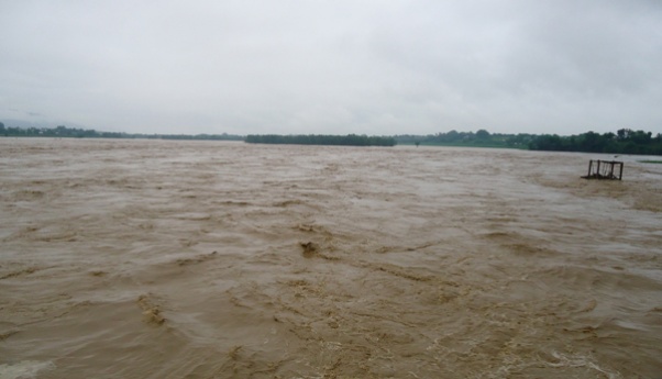 बबई नदीमा दुईजनाको शव भेटियो, प्रहरी घटनास्थलमा