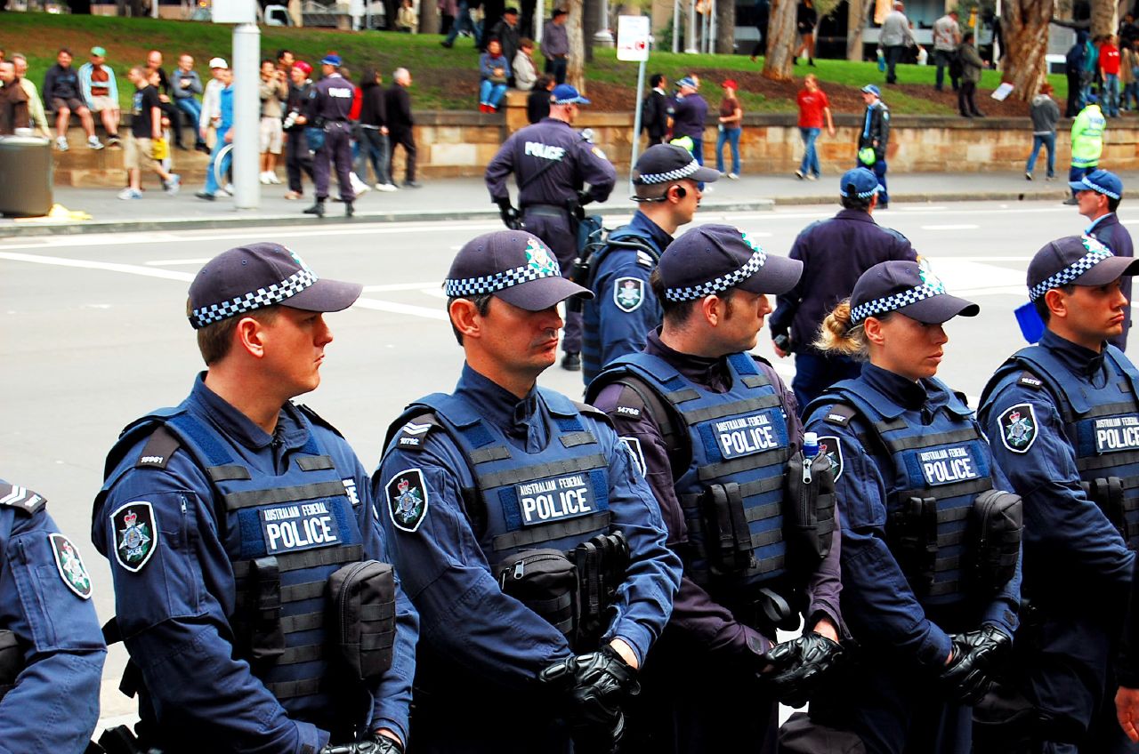 Палицая. Полиция Австралии. Австралийская полиция форма. Полицейская форма. Полицейская форма в Австралии.