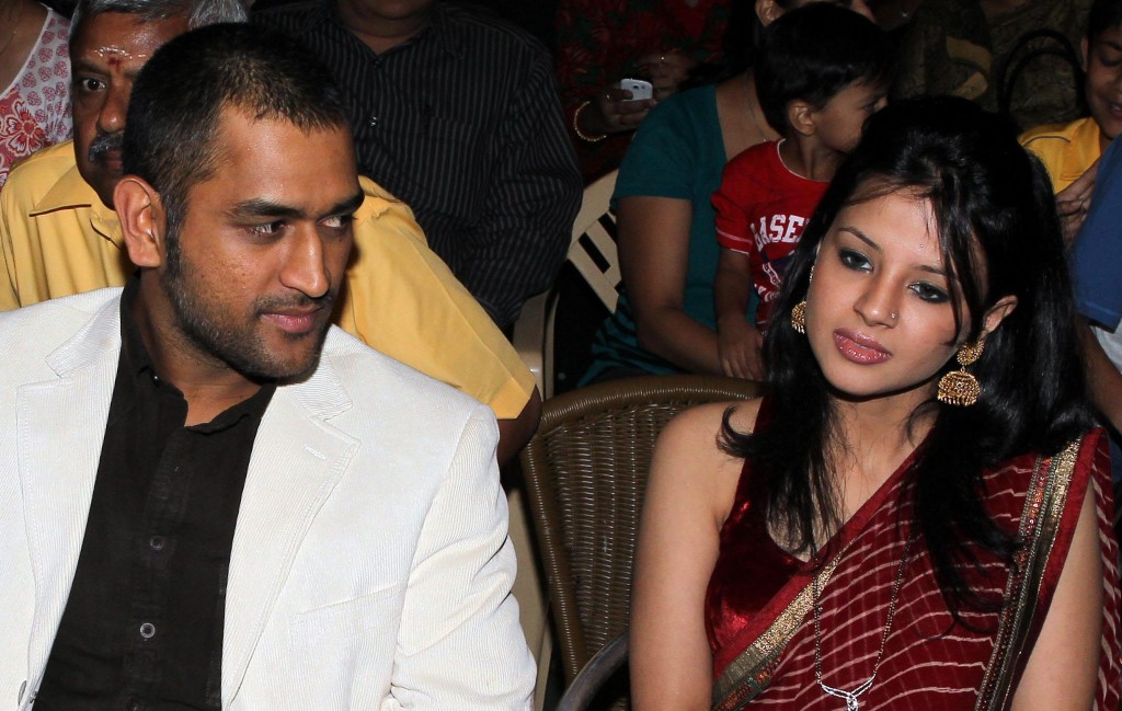 dhoni with wife