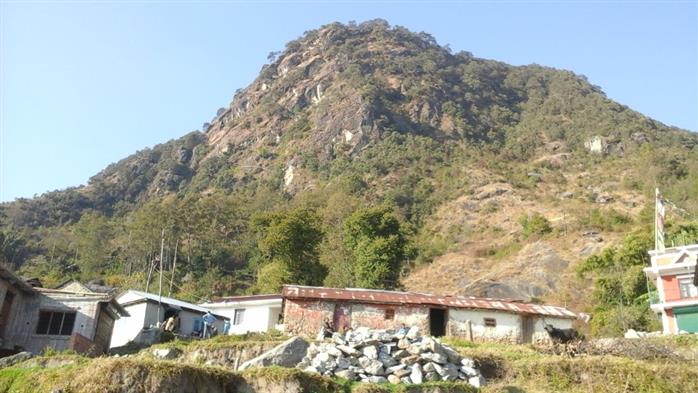 Fissures at Tarebhir, 70 families at risk of landslide