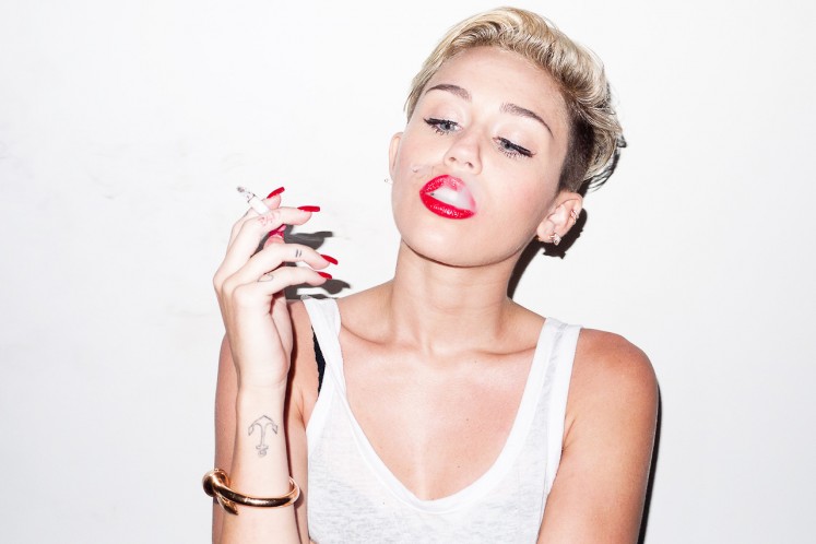 Miley Cyrus smokes marijuana with Snoop Dogg