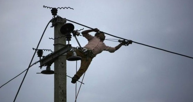 Authorities detain 12 for power hooking