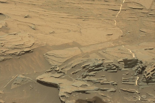 Latest image from Mars reveals a “floating spoon”