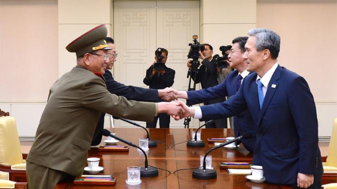 North, South Korea hold rare talks