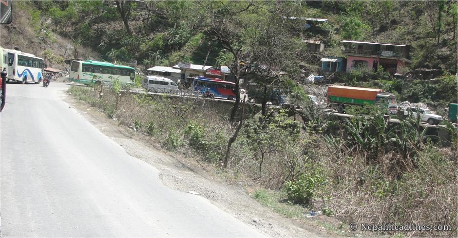 Narayangadh-Mugling road section resumes after 13 hour obstruction