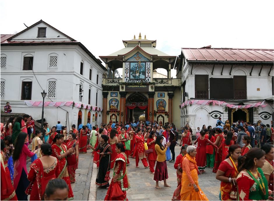 Female devotees throng Pashupatinath Temple
