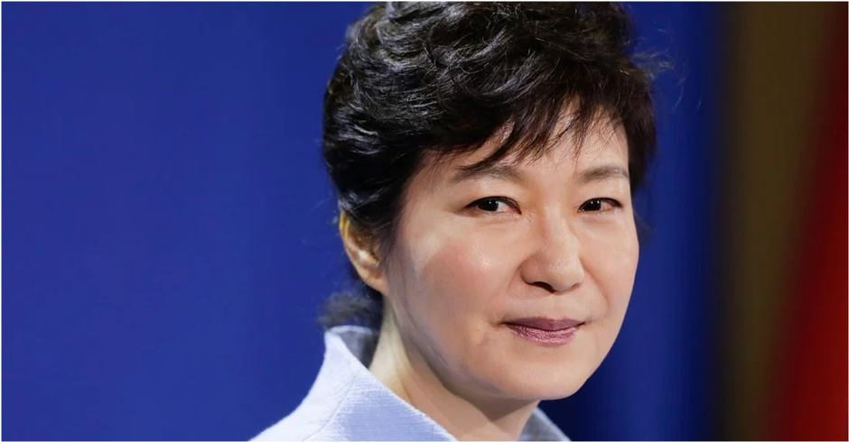 S. Korean court extends detention of ex-president Park