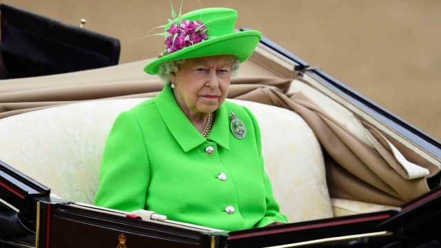 Queen Elizabeth II ‘nearly shot’ by palace guardsman: Report