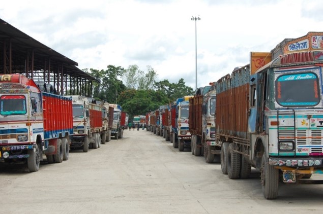 नेपालका मालबाहक कन्टेनर र ट्रक भारतमा रोकिए