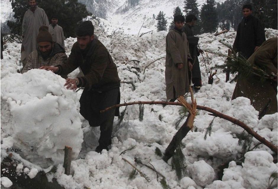 4 killed, 8 injured after avalanche hits minibus in Indian-controlled Kashmir