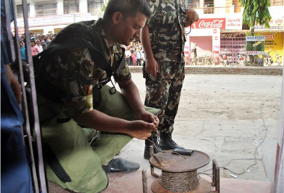 नेपाली सेनाद्वारा सकेट बम निष्क्रिय