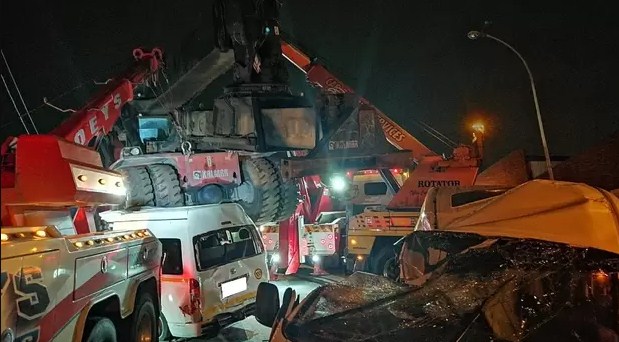 पहरोमा ट्रक ठोक्कियो, १५ जनाको मृत्यु