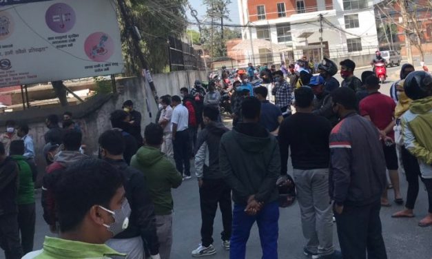 आफैँले मिति भर्दा काठमाडौंको प्रशासन कार्यालयमा पास लिनेको भिड
